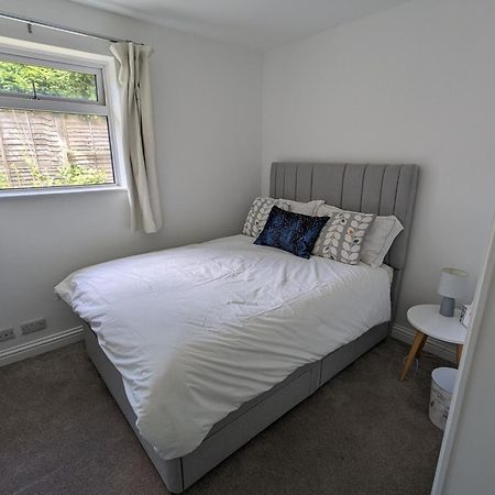 Peaceful Glastonbury Bungalow - Ideally Located Exterior foto