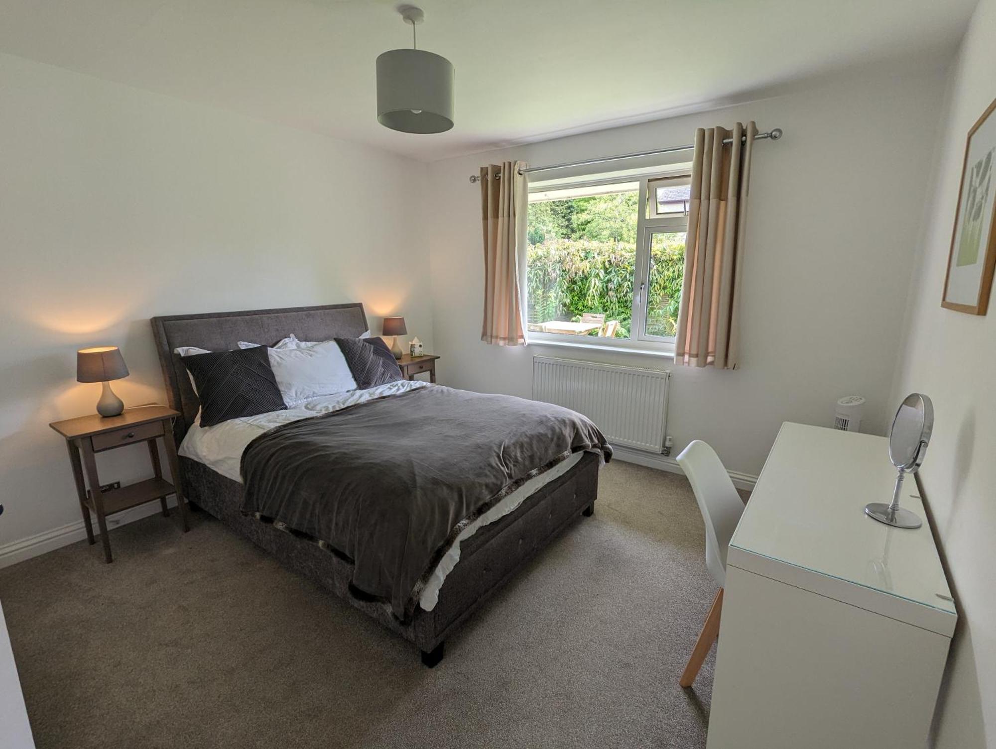Peaceful Glastonbury Bungalow - Ideally Located Exterior foto