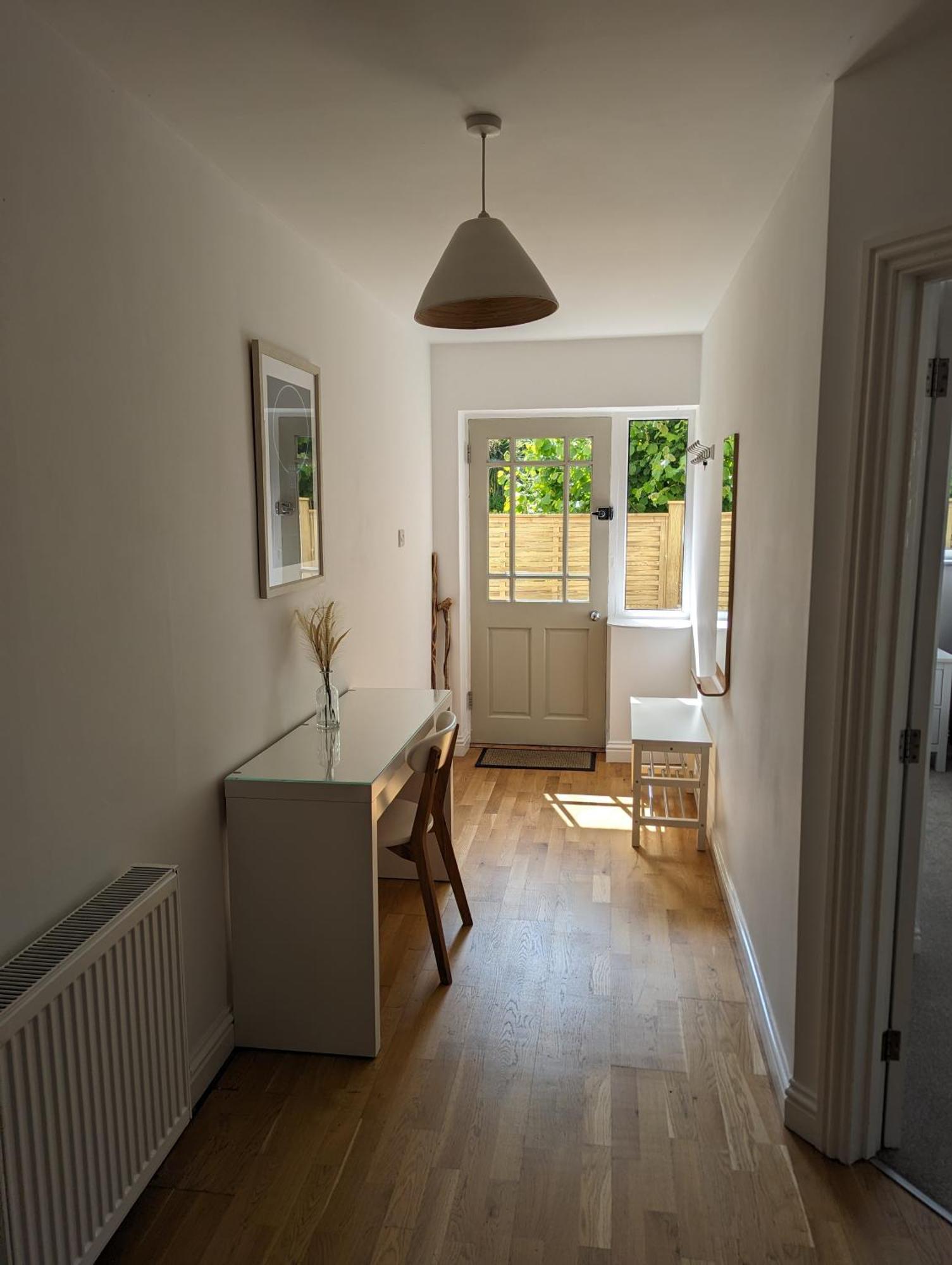 Peaceful Glastonbury Bungalow - Ideally Located Exterior foto